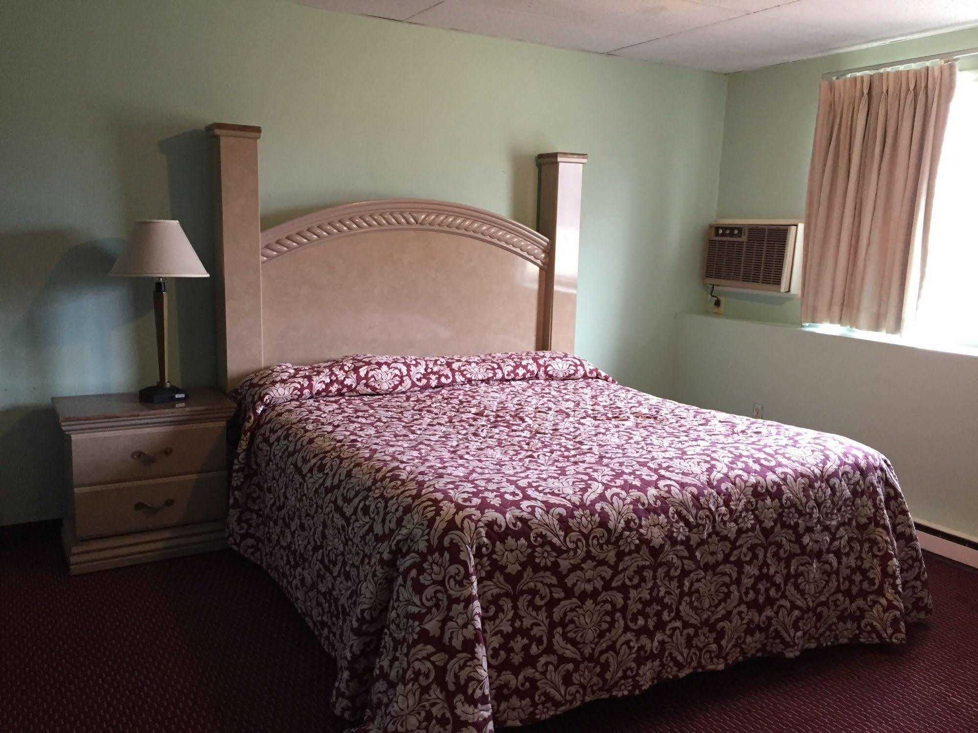 Iron Horse Inn Simsbury Extérieur photo