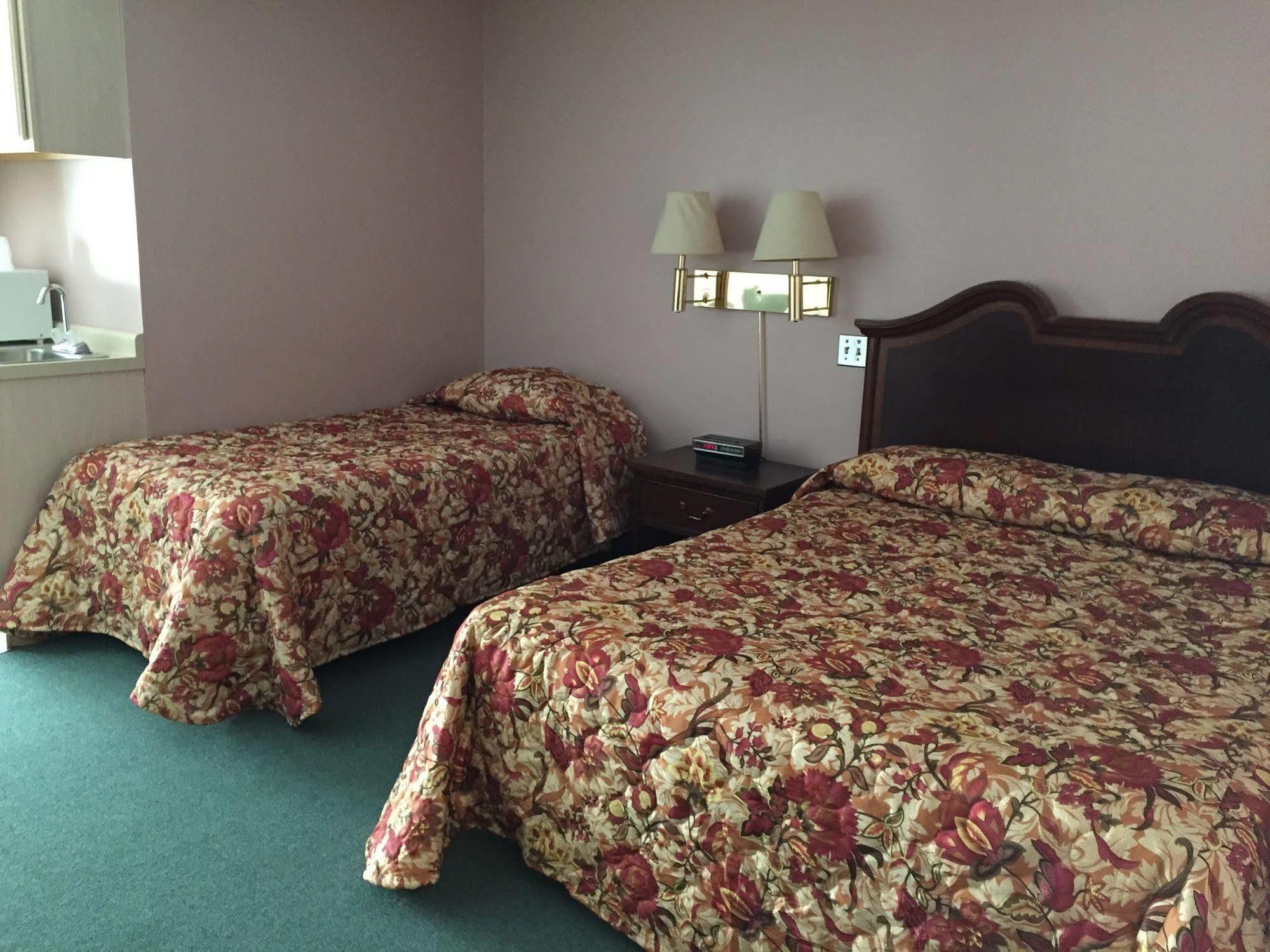 Iron Horse Inn Simsbury Extérieur photo