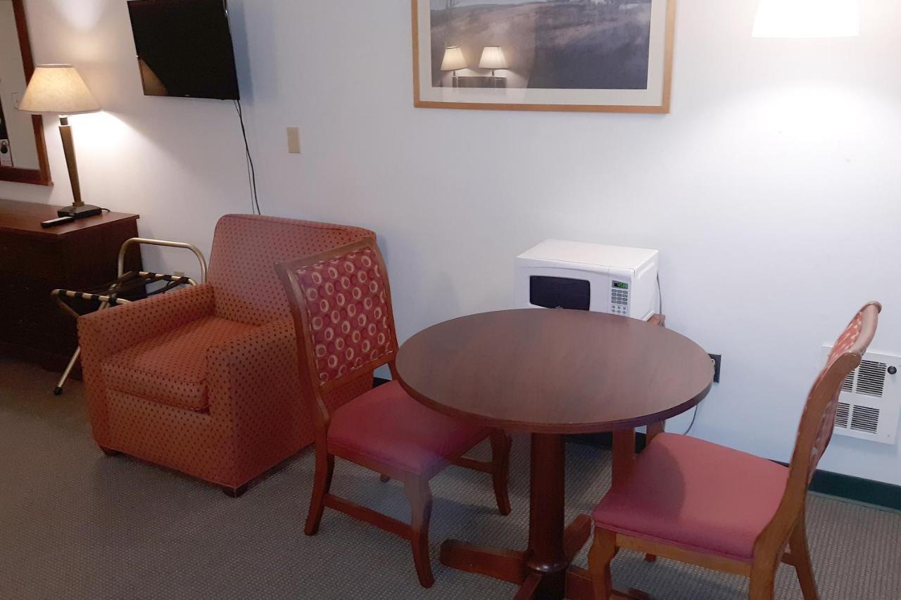 Iron Horse Inn Simsbury Extérieur photo