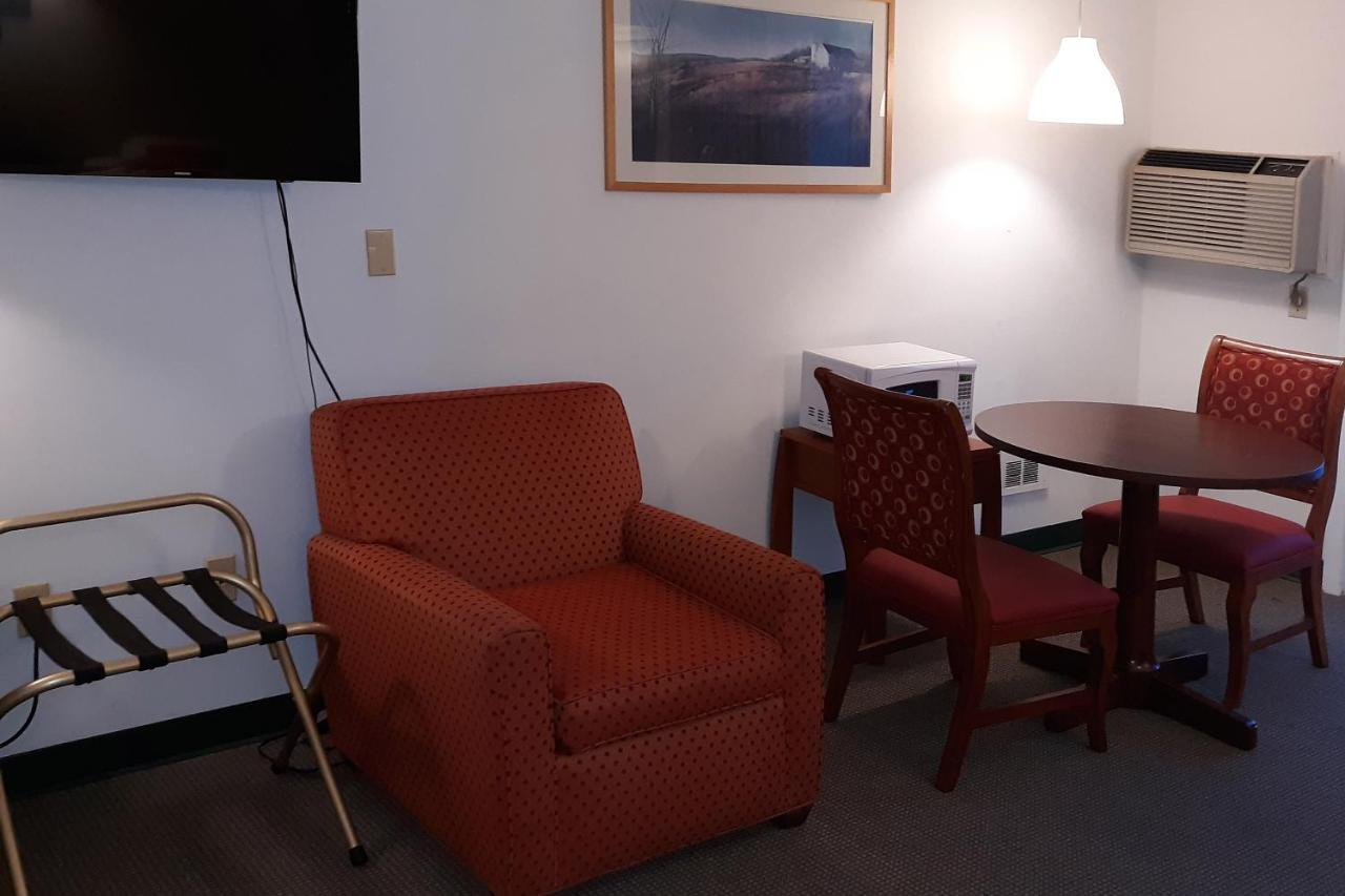 Iron Horse Inn Simsbury Extérieur photo